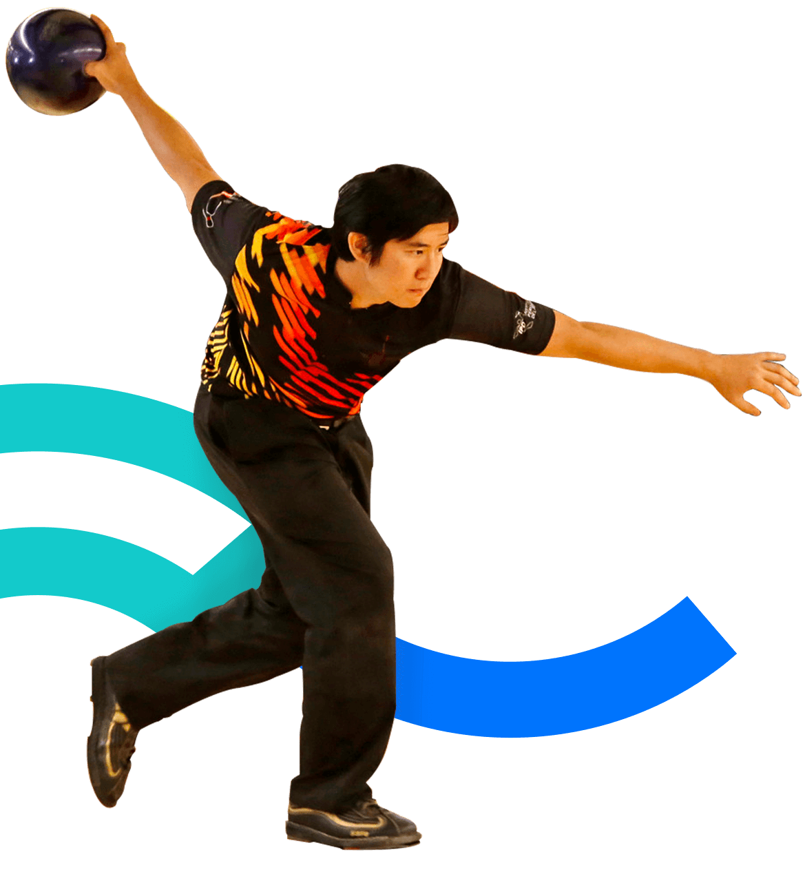 En la foto, un jugador se inclina sosteniendo una bola de bowling. Está lanzándola. 