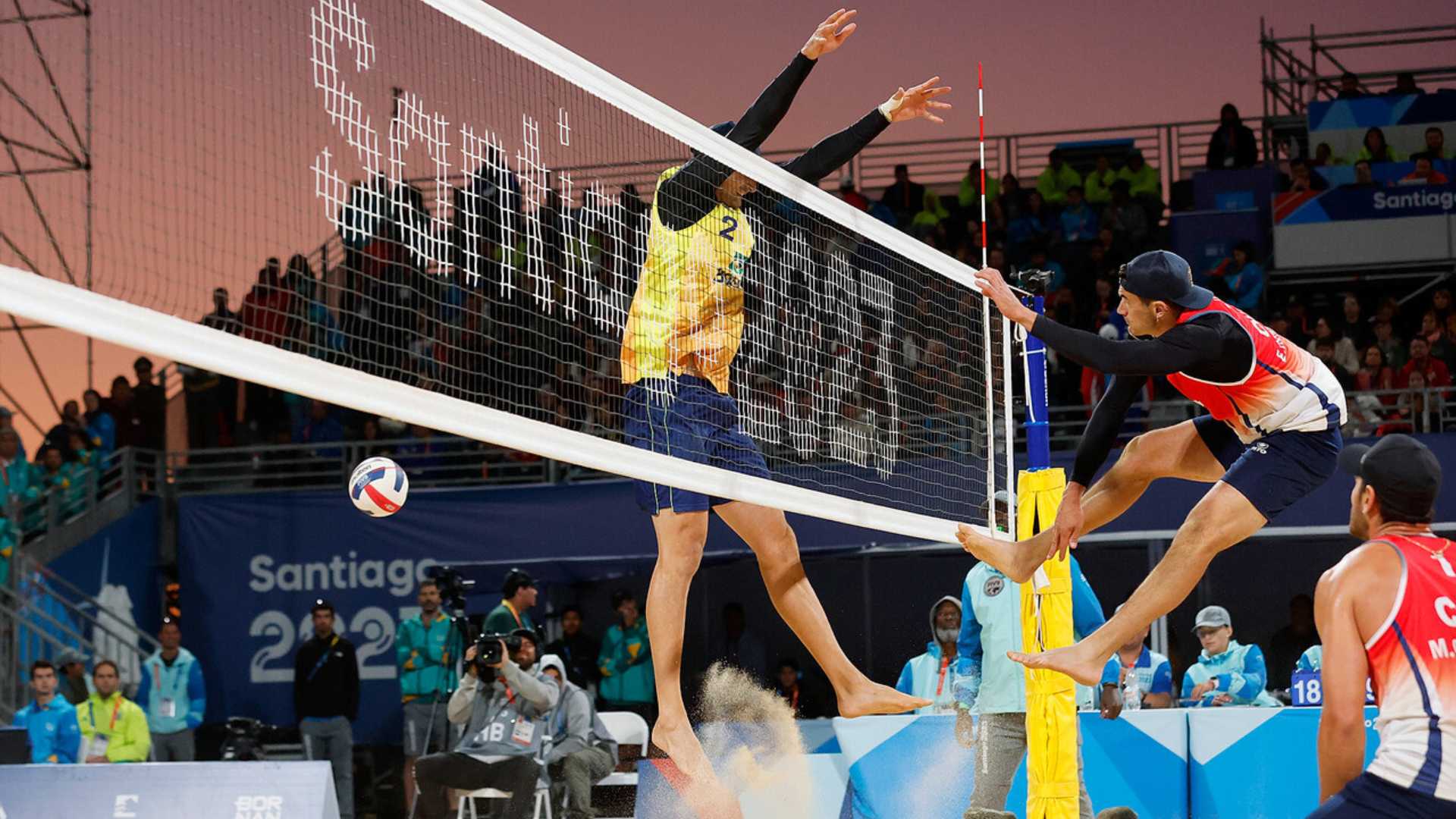 Chile se enfrentará a EEUU por el bronce en vóleibol playa