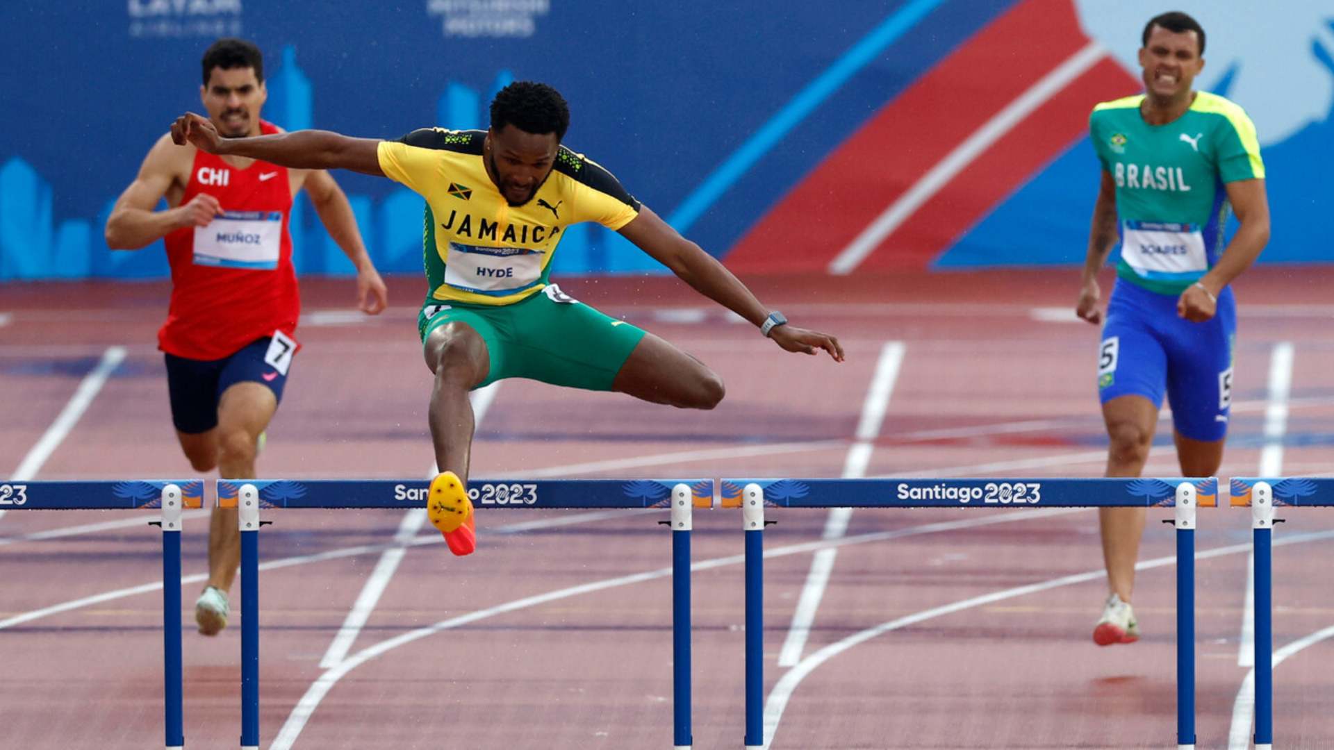 Jamaican Hyde and Brazilian Lima advance to the 400-meter hurdles final