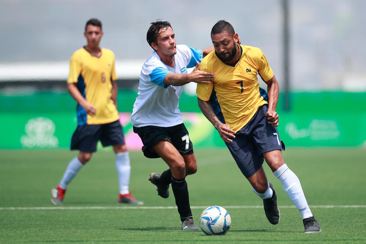Gloria y amor por el fútbol PC: conoce a Evandro de Oliveira, la estrella brasileña que brillará en Santiago 2023