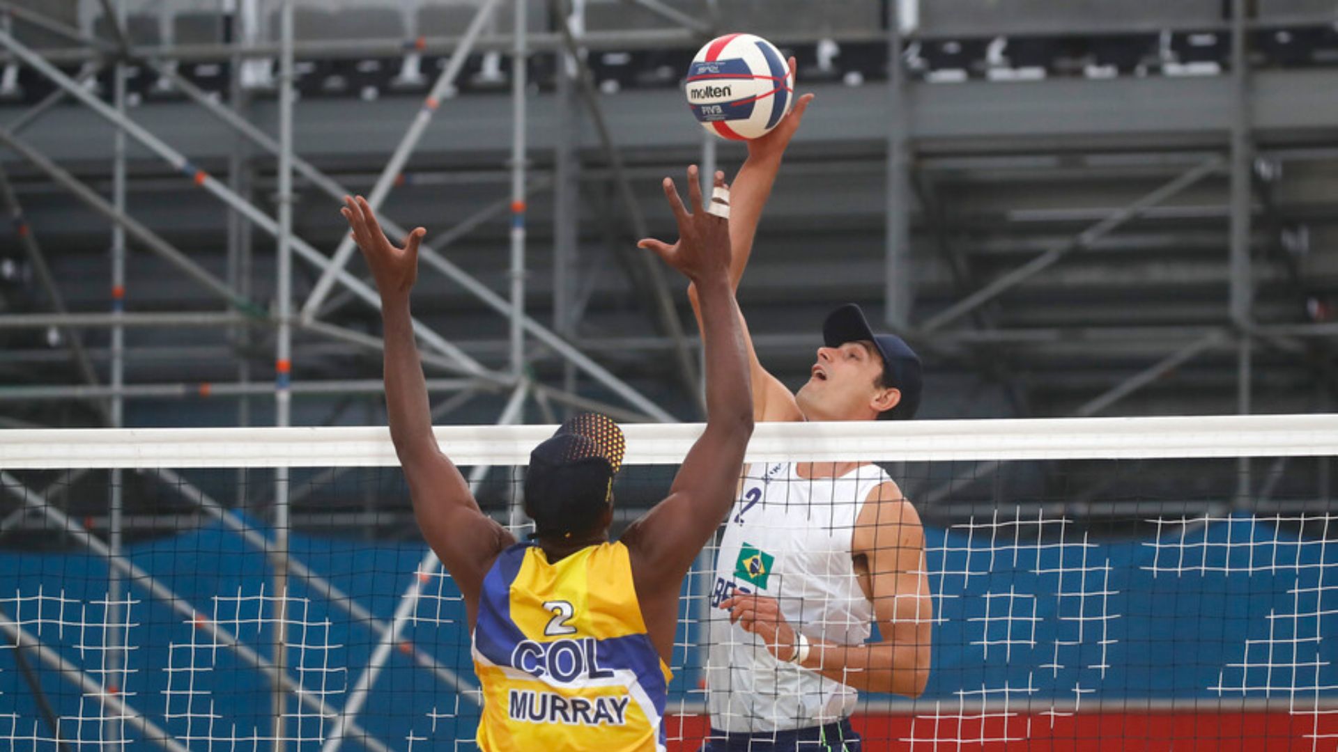 Brasileños Loyola y Souto siguen imparables en el vóleibol playa