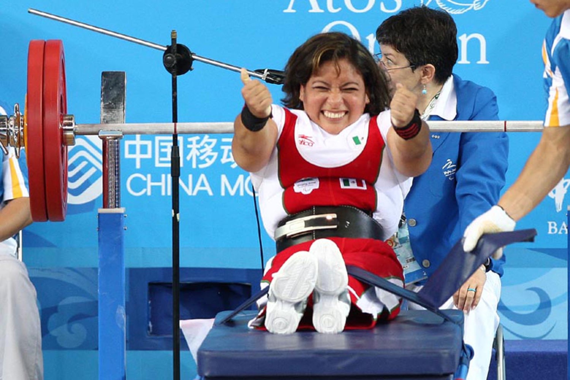 La fuerza de la multicampeona paralímpica de powerlifting se exhibirá en Santiago 2023