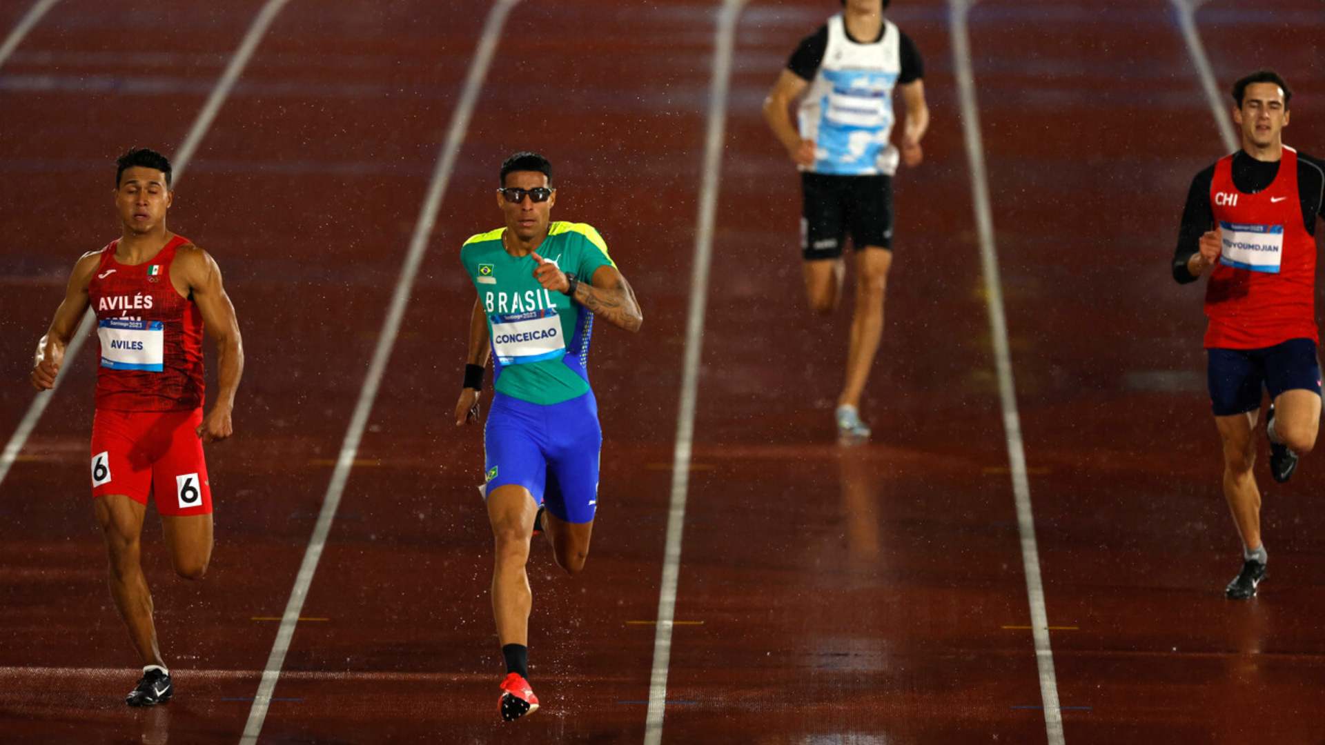 El atleta chileno Martín Kouyoumdjian consiguió la medalla 44 para Chile en los 400 metros