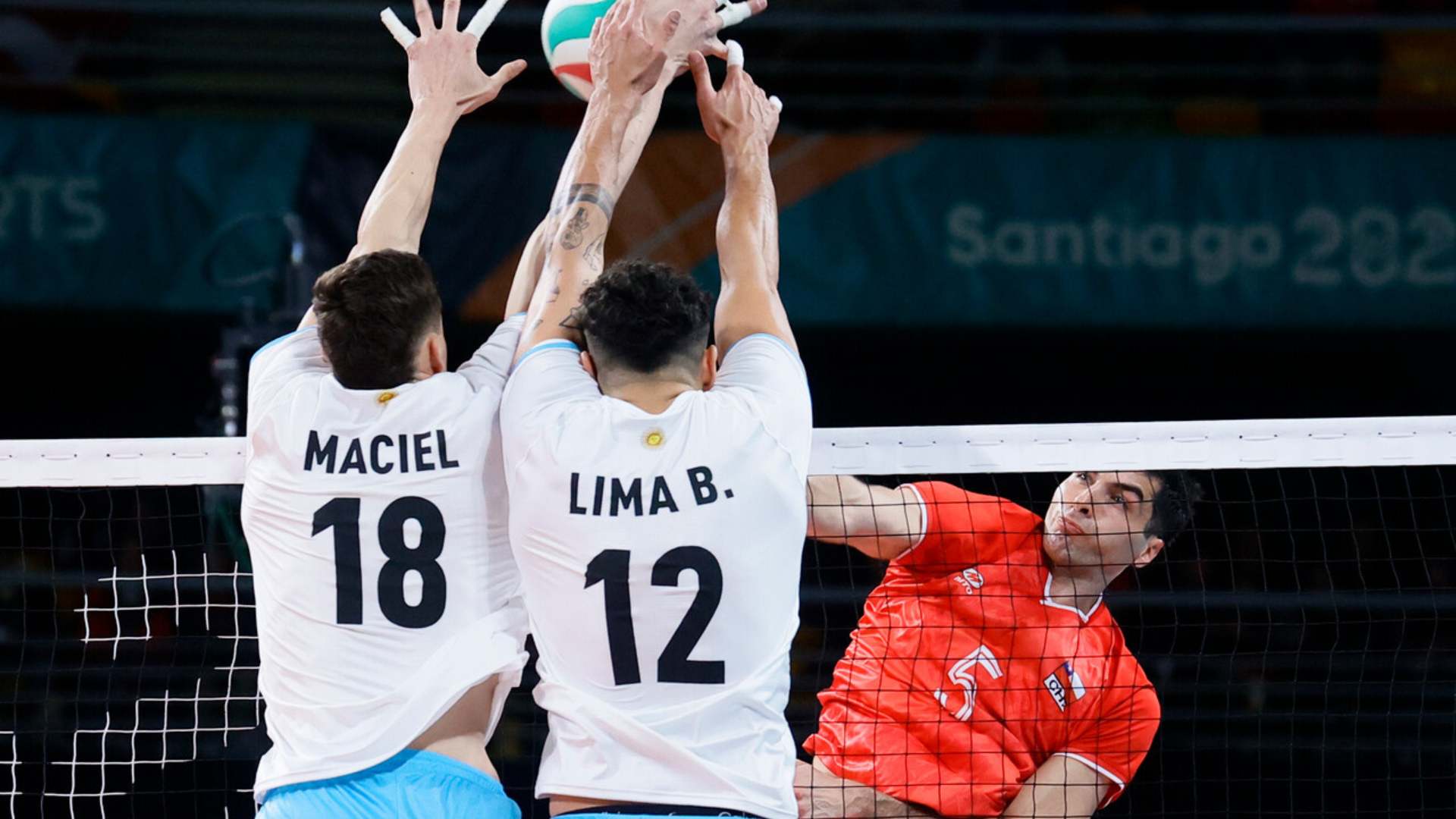 Argentina se instaló en semifinales del vóleibol masculino al vencer a Chile
