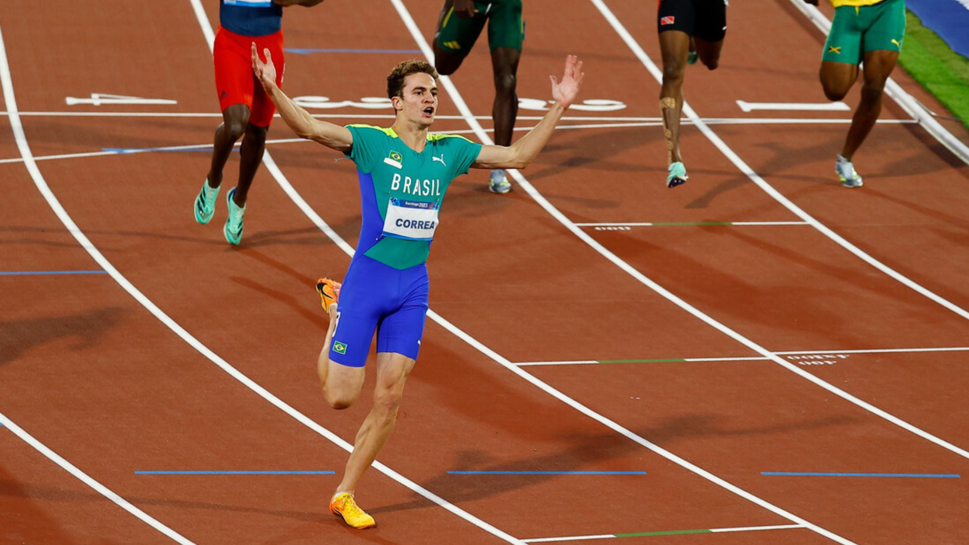 The young Renan Correa soars with the gold in the 200 meters for Brazil