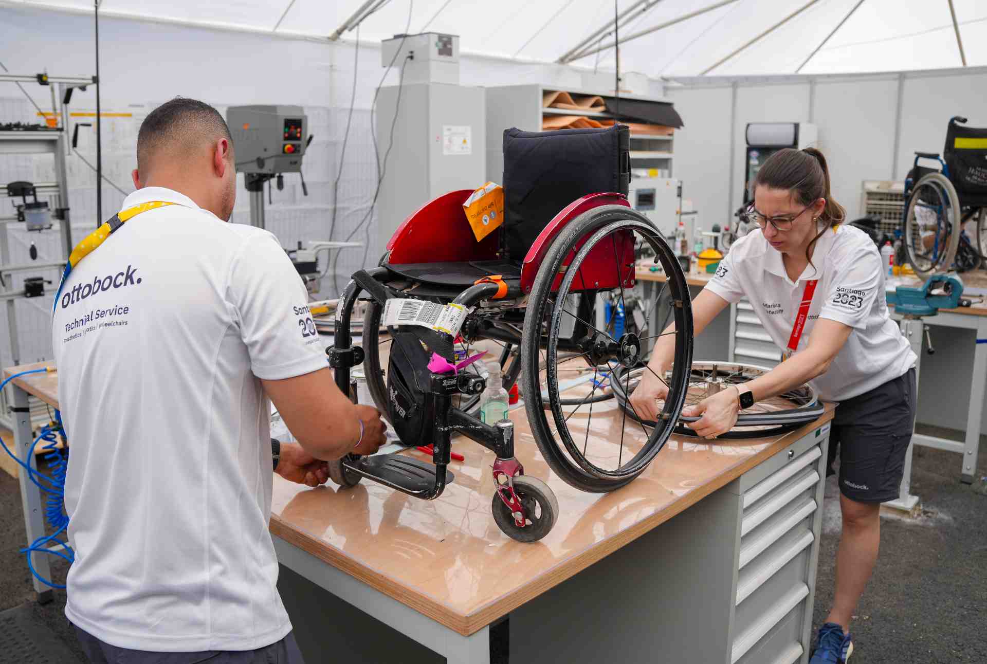 De echar aire a una rueda a fabricar una prótesis: conoce el increíble  taller que da asistencia en la Villa Parapanamericana