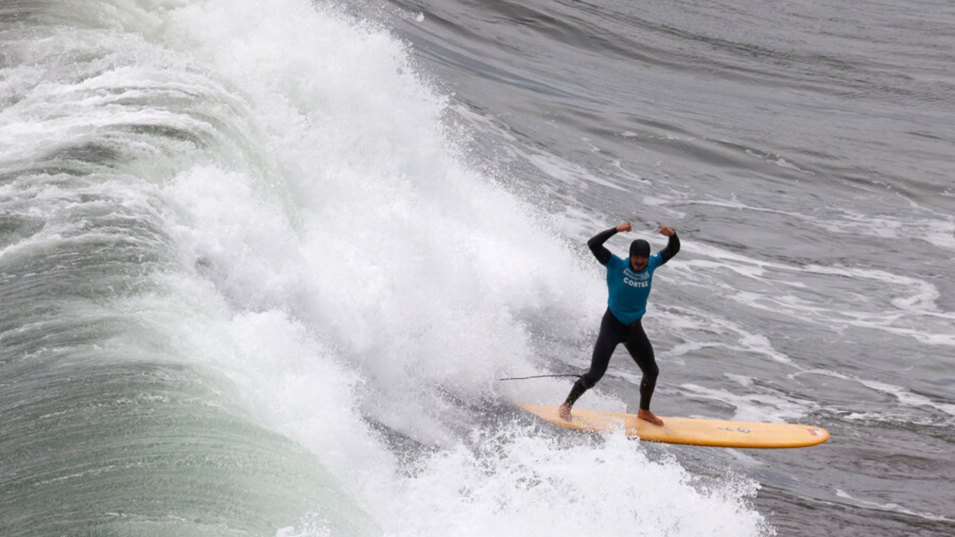 Surf: Chilean Rafael Cortéz in the longboard final