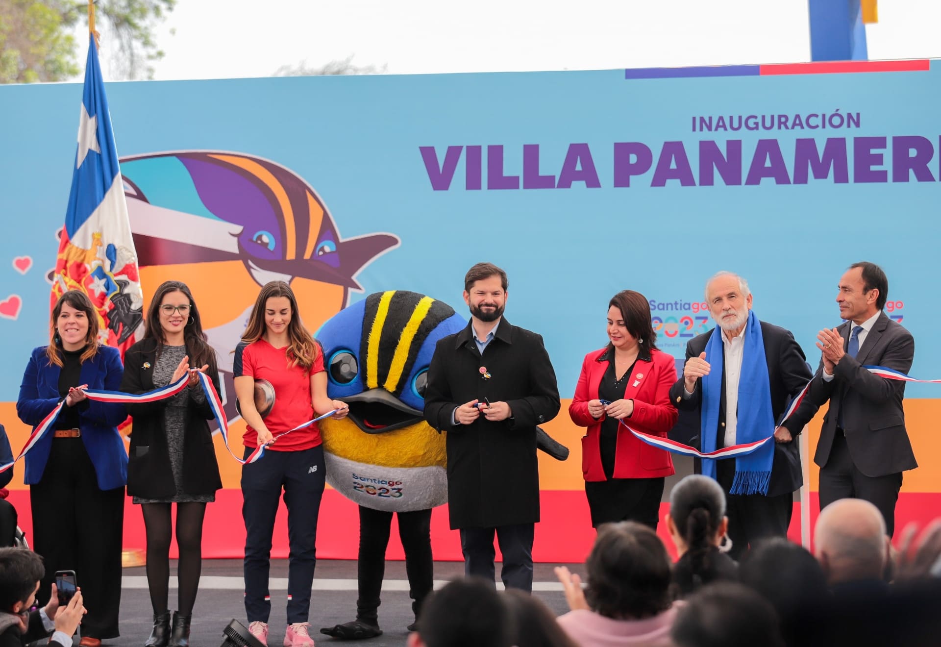 El Presidente Gabriel Boric cortó la cinta en la Villa Santiago 2023. (Foto: Santiago 2023).