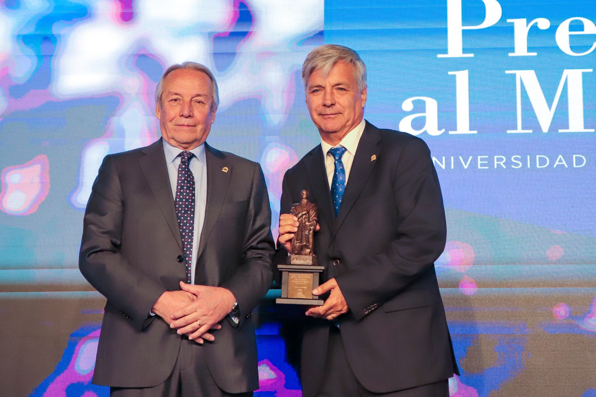Harold Mayne-Nicholls es elegido como “Figura del Año” en Premio al Mérito 2023 de la Universidad Andrés Bello