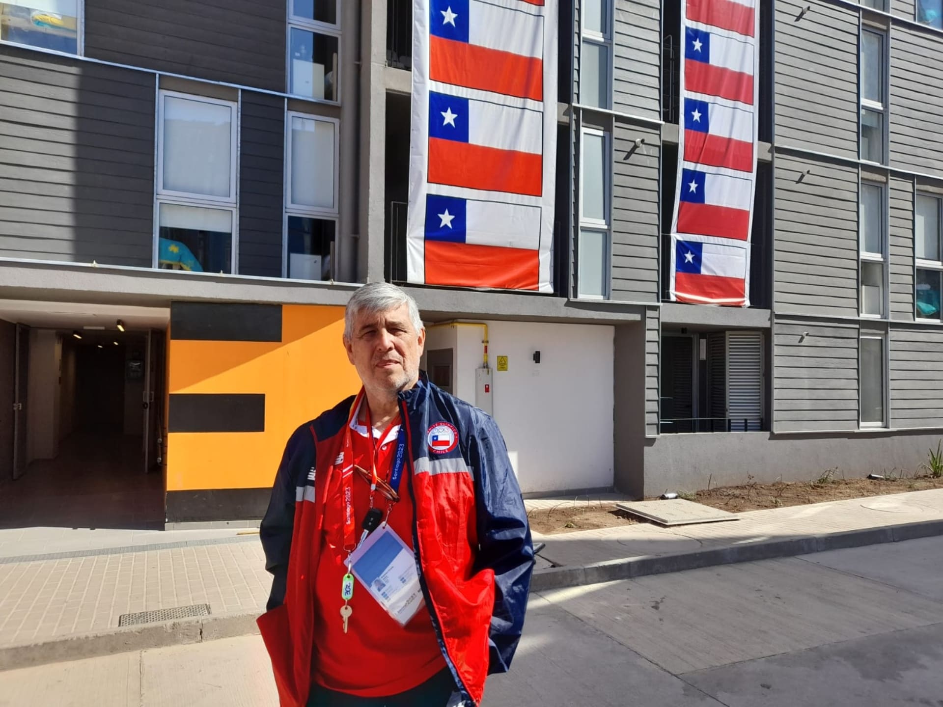 Alejando Orizola, doctor del Team Chile, se rinde ante la Villa Panamericana: "La ducha es maravillosa"