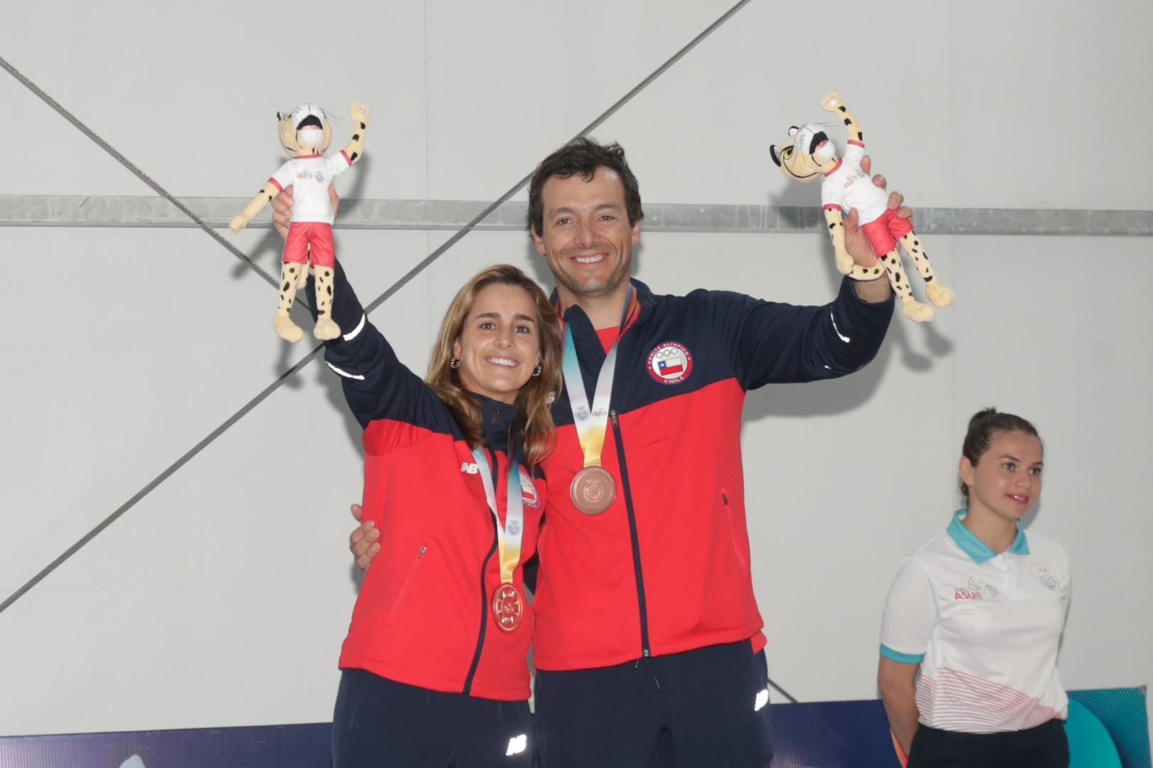 Constanza y Matías Seguel tras ganar el bronce en Asunción 2022. (Foto: Santiago 2023).