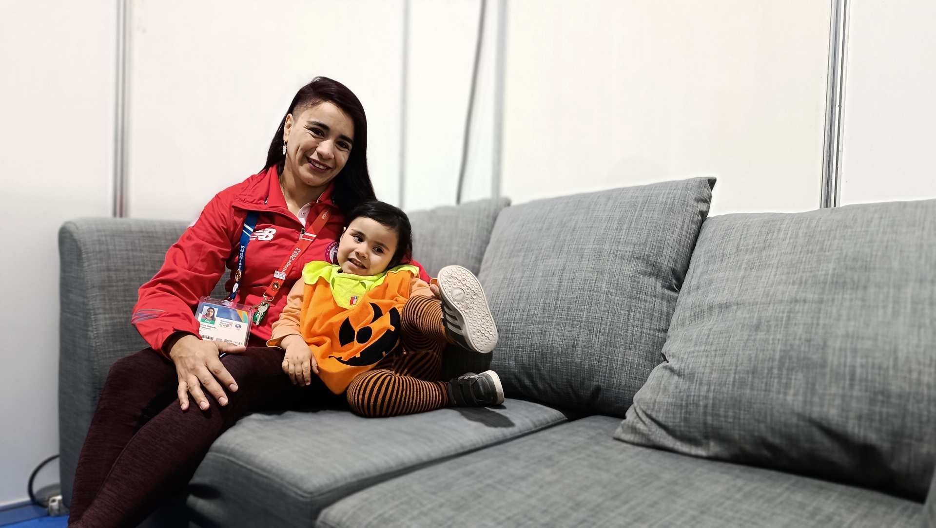 Entrenadora cuenta su experiencia de amamantar a su hijo en sala de lactancia de la Villa Panamericana