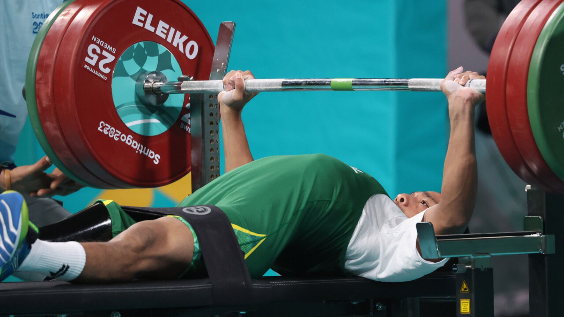 Para powerlifting: brasileño Lucas Galvao dos Santos ganó el primer oro