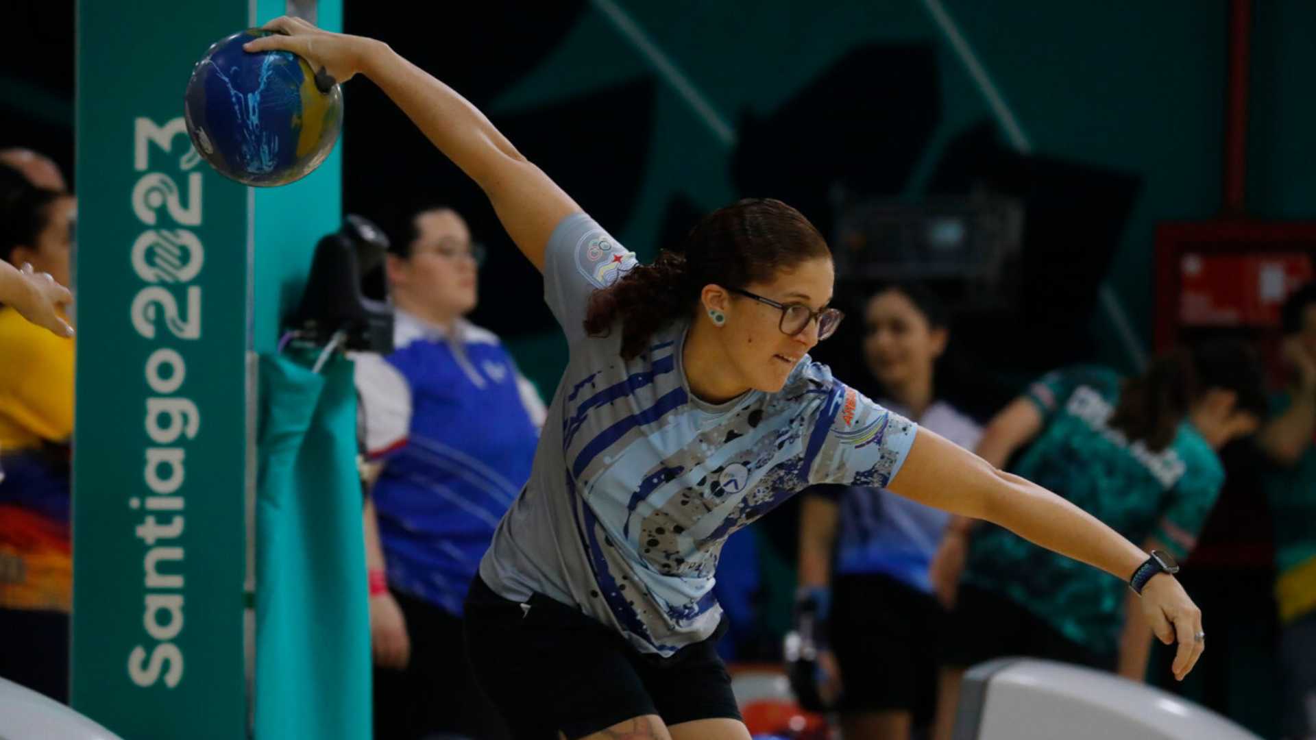 Aruba Dominates the First Day of Female's Bowling