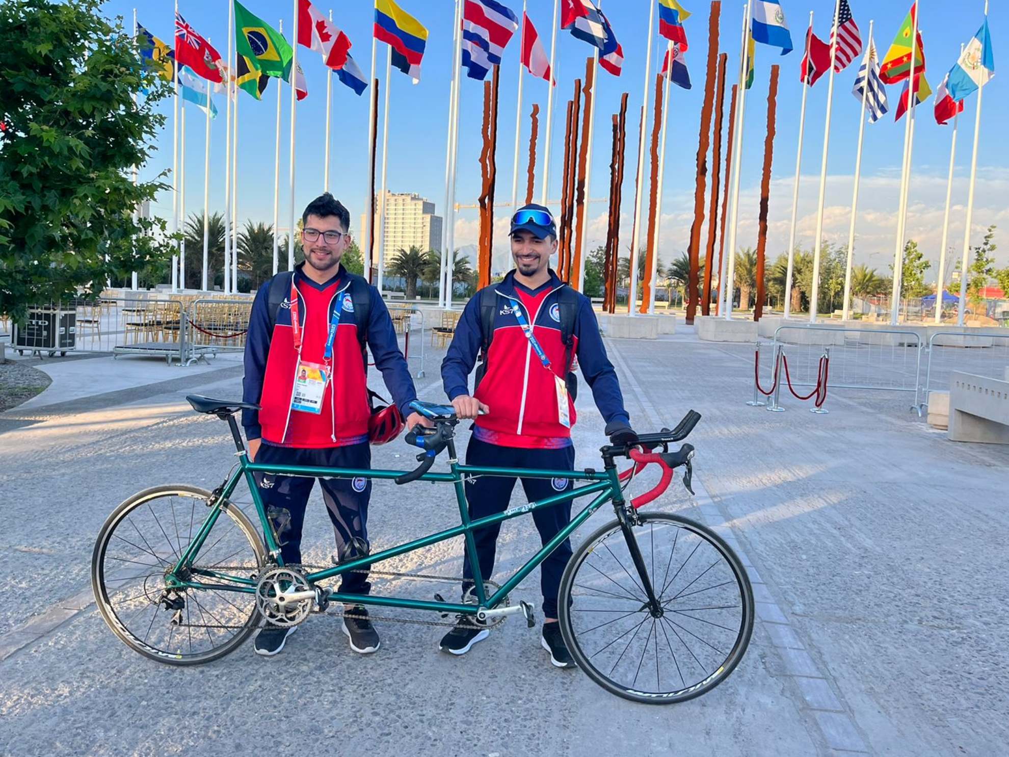 Los hermanos Mansilla armaron a pulso su bicicleta de competencia. (Foto: Santiago 2023).
