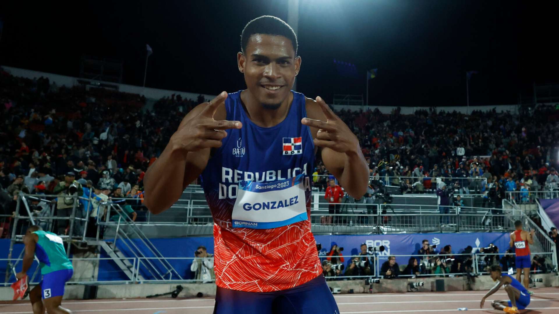 Dominicano José González conquista el oro en los 100 metros