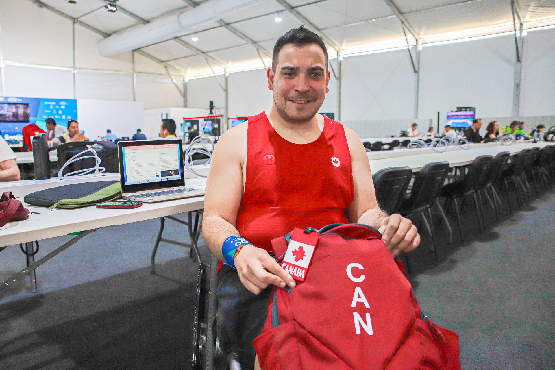 Nathan Brogg, periodista del Comité Paralímpico Canadiense: “Estoy aquí para asegurar que los atletas tengan su momento en la pantalla, lo merecen”