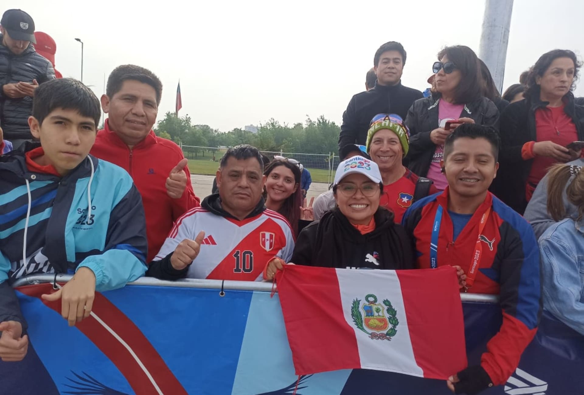 Historias de calle: barrita peruana y familia de Graneros cuentan su alegrías