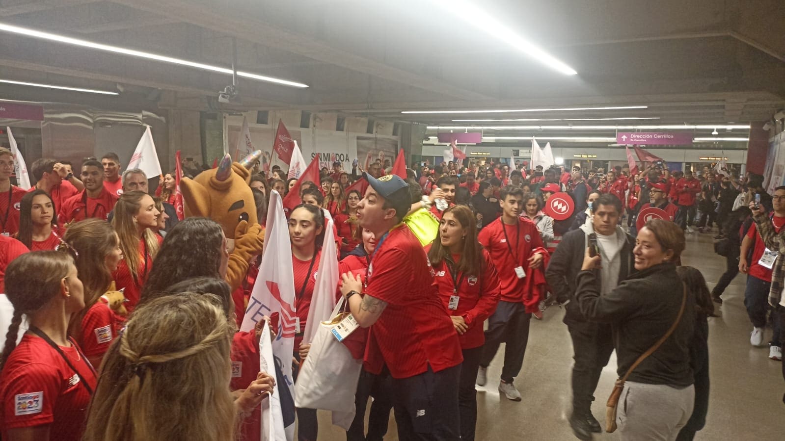 El Team Chile viajó en Metro a la ceremonia Santiago 2023