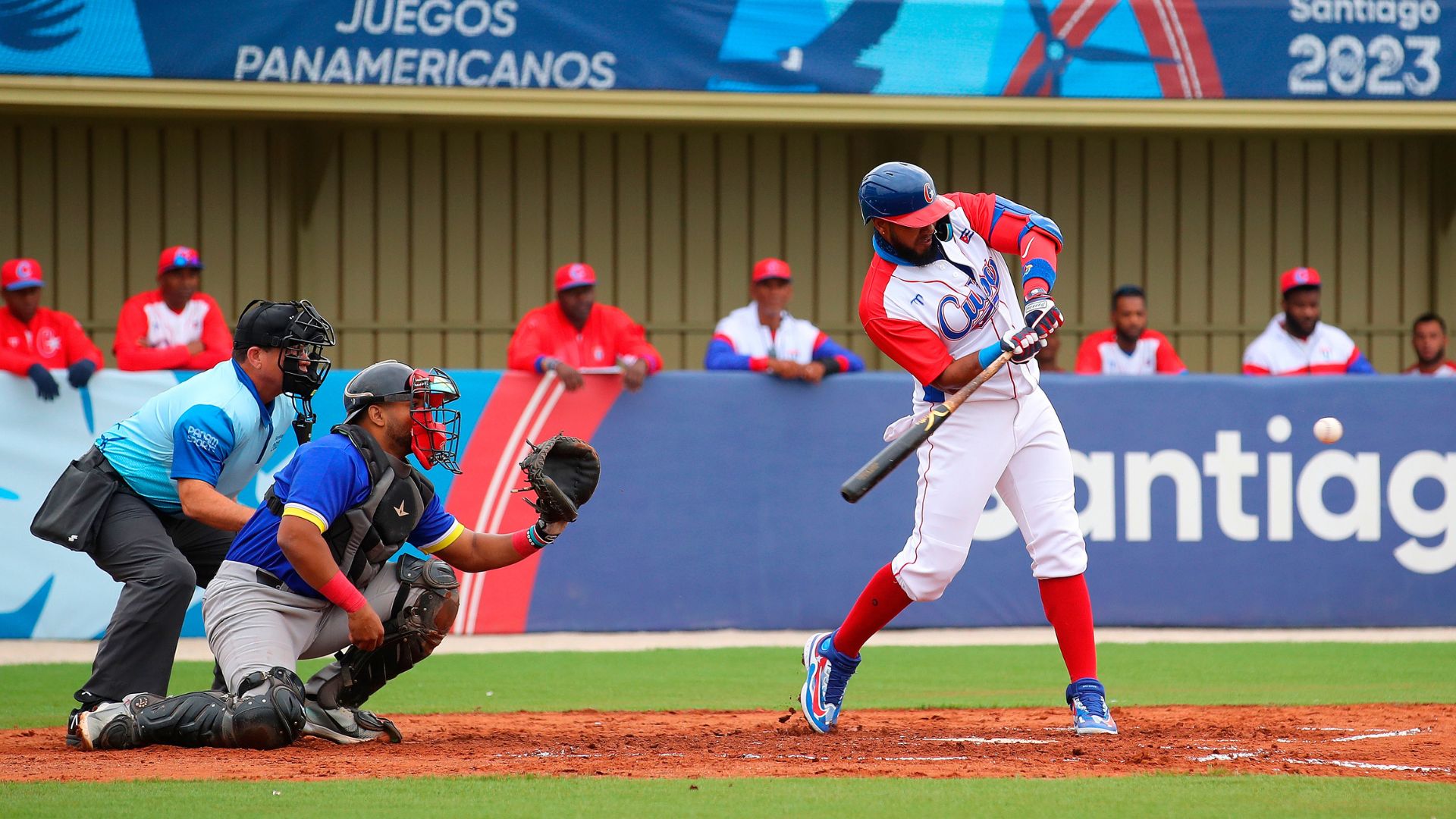 Cuba's narrow victory over Colombia closed the first day of baseball
