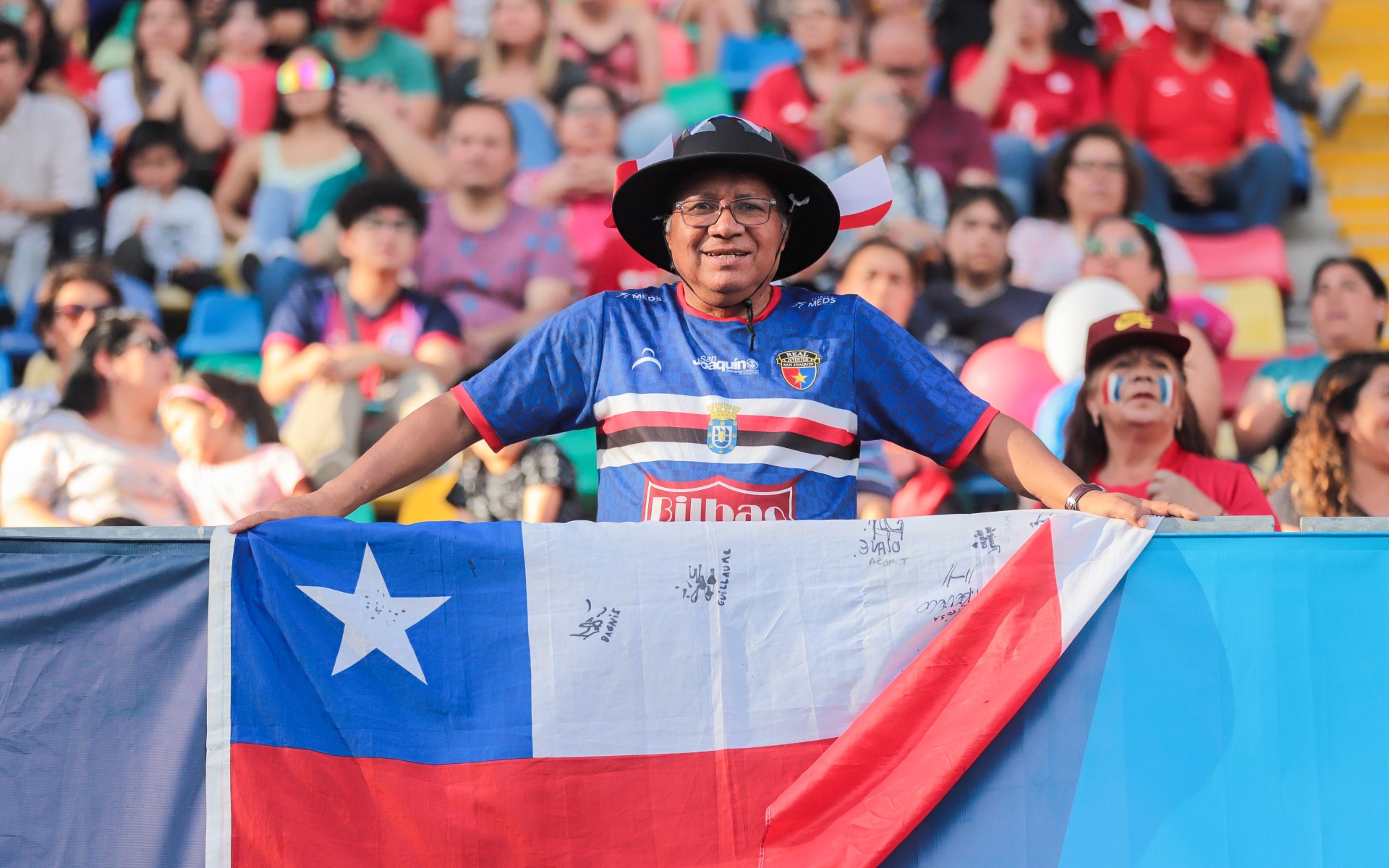 El dueño de la bandera más chilena de Santiago 2023: “Hemos puesto el corazón” 