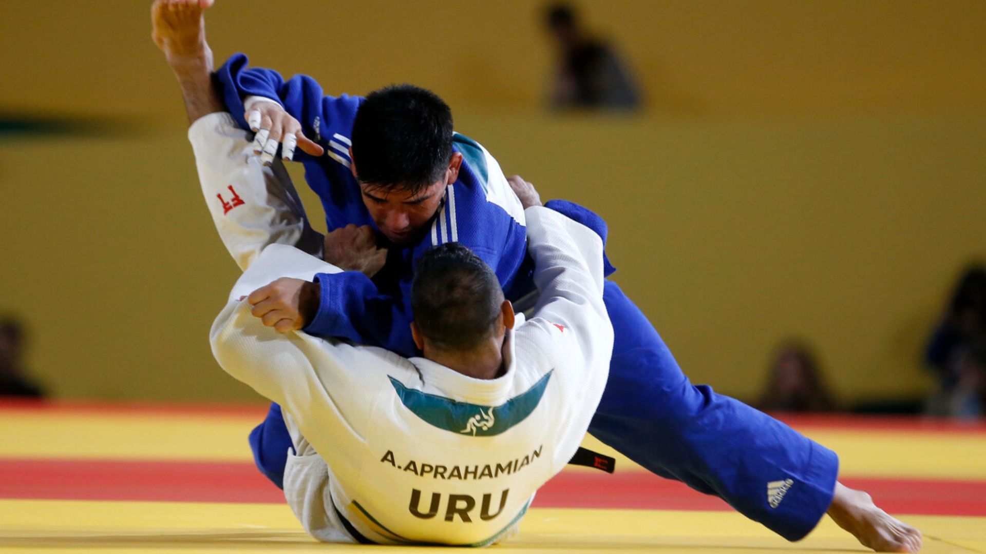 Judo: chileno Pérez asegura plata y va por el oro en 81 kilos